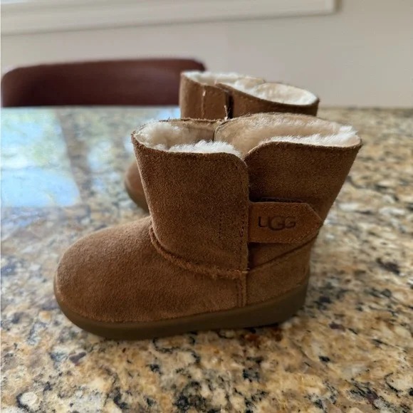 New UGG Keelan Toddler Suede Boots Size 04/05 - Picture 2 of 7
